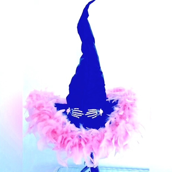Black, witchhat, pink feathered brim & Baby bone hands. 19" x 19" - Picture 9 of 16